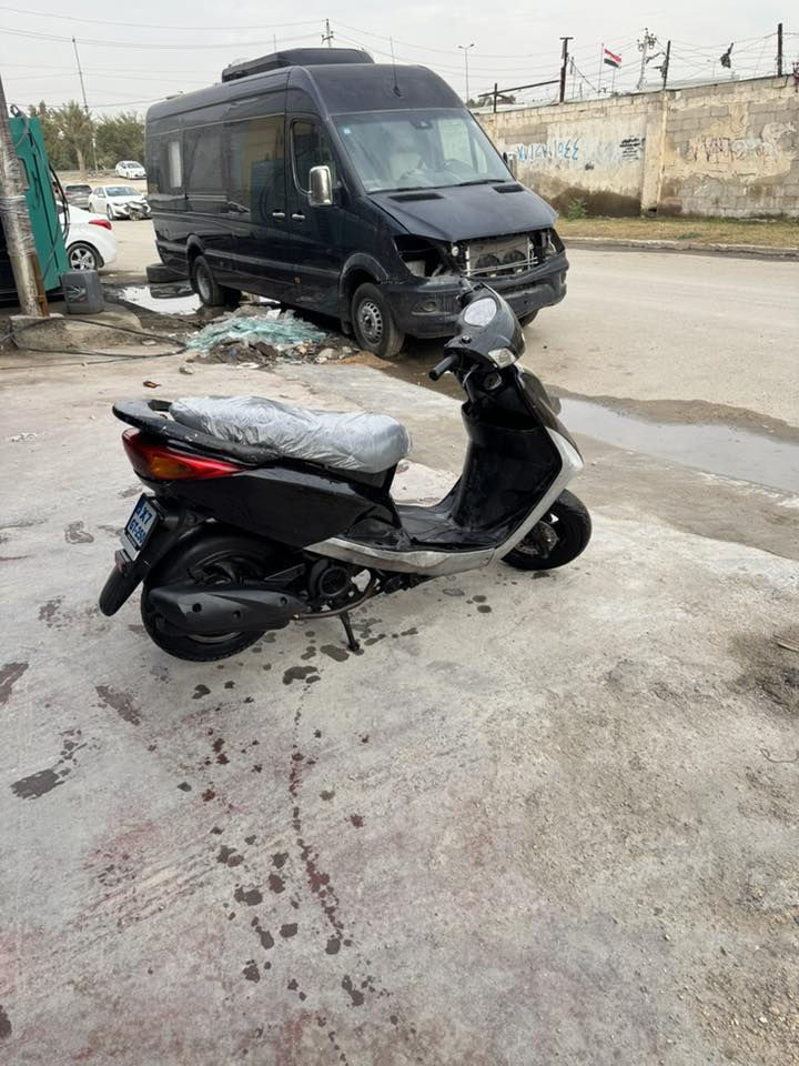 سلام عليكم
دراجه بريز  
الدراجه خير من الله حلوه 
نضيفه دراجه دهن موتل
بانزين محسن
تايرات امامي خلفي جدد بريك خلفي شغال
كيلو متر لايت هورن كولشي شغال بيهه
كفرات مختمه ونضيفات‎%‎90
محركهه ناعم  ونضيف حيل فشكتهه مطاكه 
سعرهه 450وبيهه مجال حك الجيه  عواني بغداد كراده نقص الدراجه ابريك امامي بس 
رقمي *********** بي واتساب
