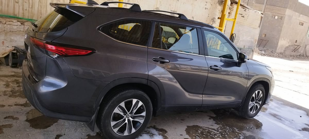 السلام عليكم هايلندر 22 ماشيه 46 استخدام شخصي 6 سلندر من غير حادث بيها اثر حريق صطحي  كم قطعه ارشت كلير السياره فول اي استفسار ***********
