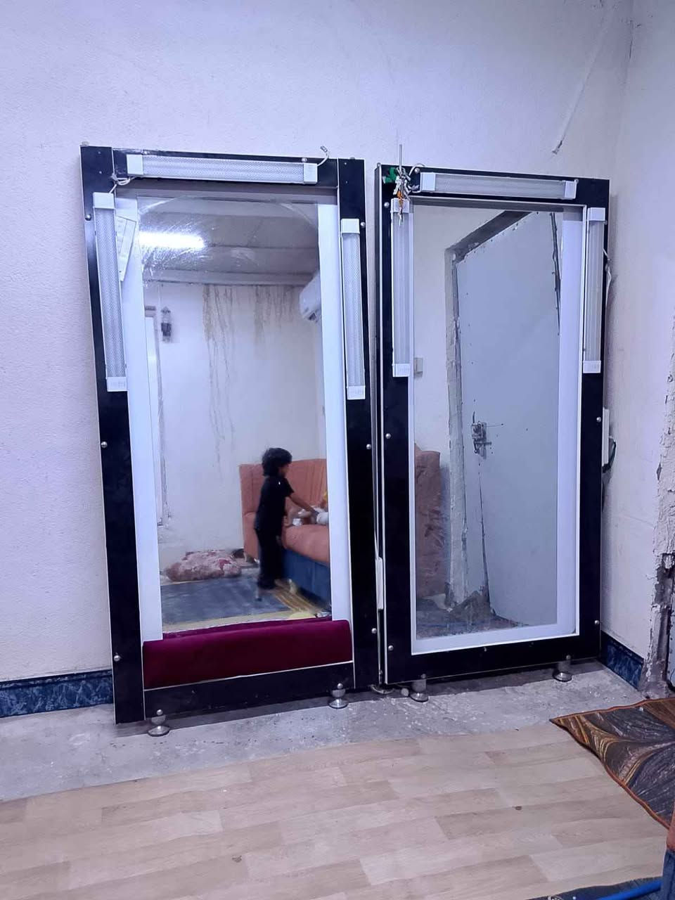 كرسي حلاقة عدد 2
مرايه عدد, 2
جهاز بخار 

تواصل واتساب, *********** البصرة, العراق
