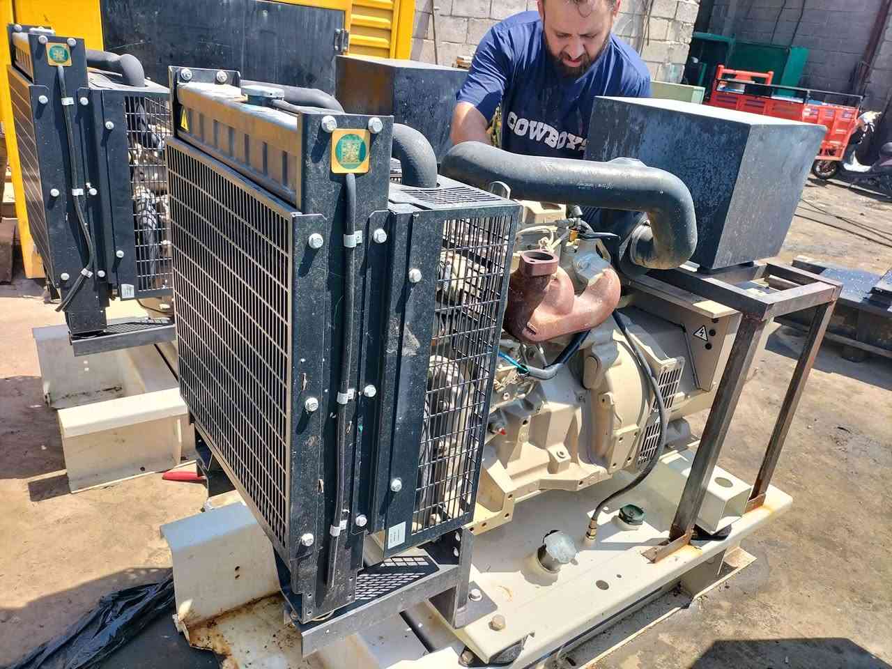 مولد جوندير امريكي 35 كيفي جديد خير من الله يعني 105 امبير مكان ديالى بعقوبة السعر 40 ورقه اوبي مجال 
الاتصال ***********
