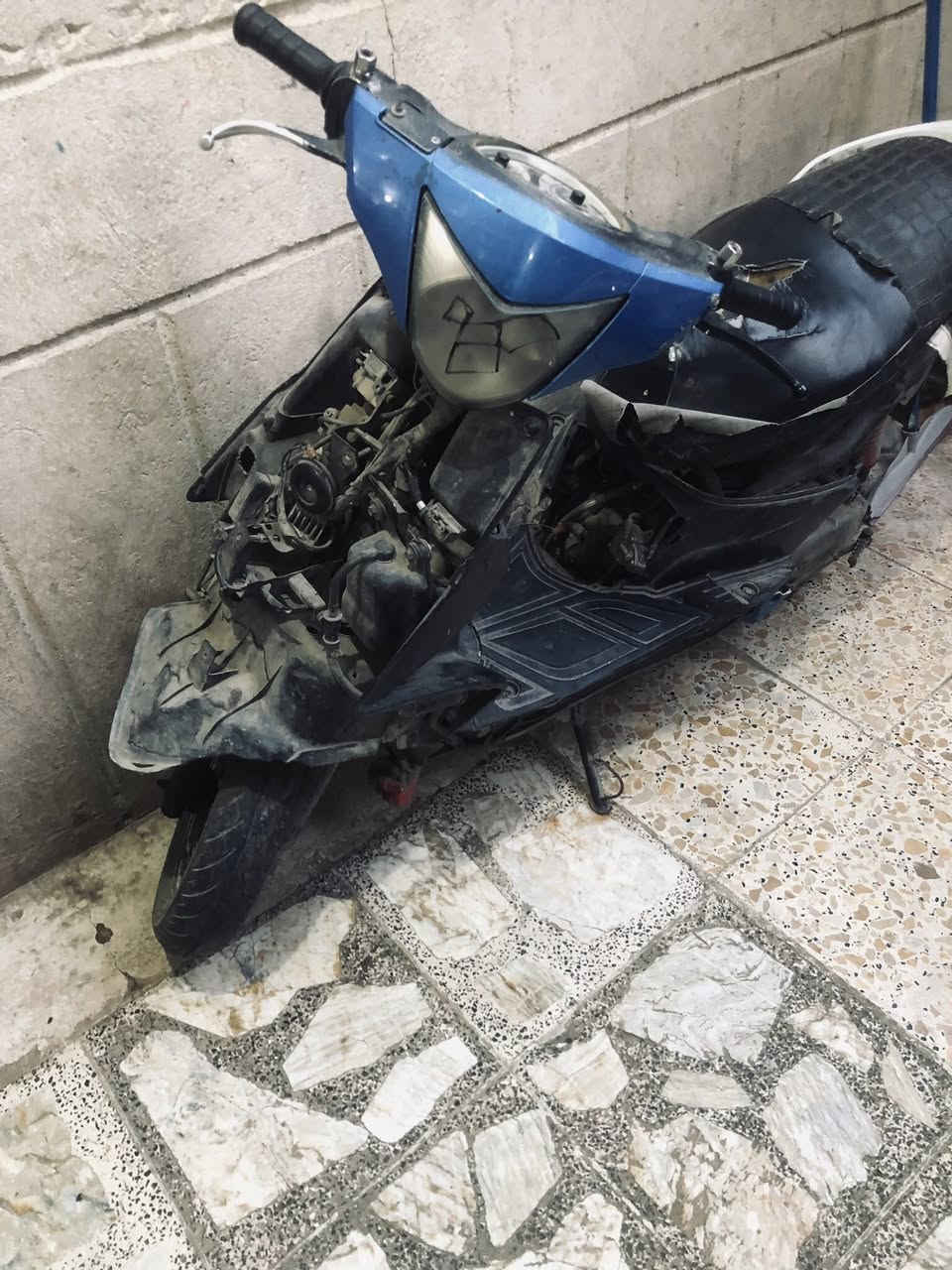 ماكس مضلع كوم حديد تشتغل بس متروكه شوفت عينك السعر ١٥٠ الاتصال ع رقم ***********
