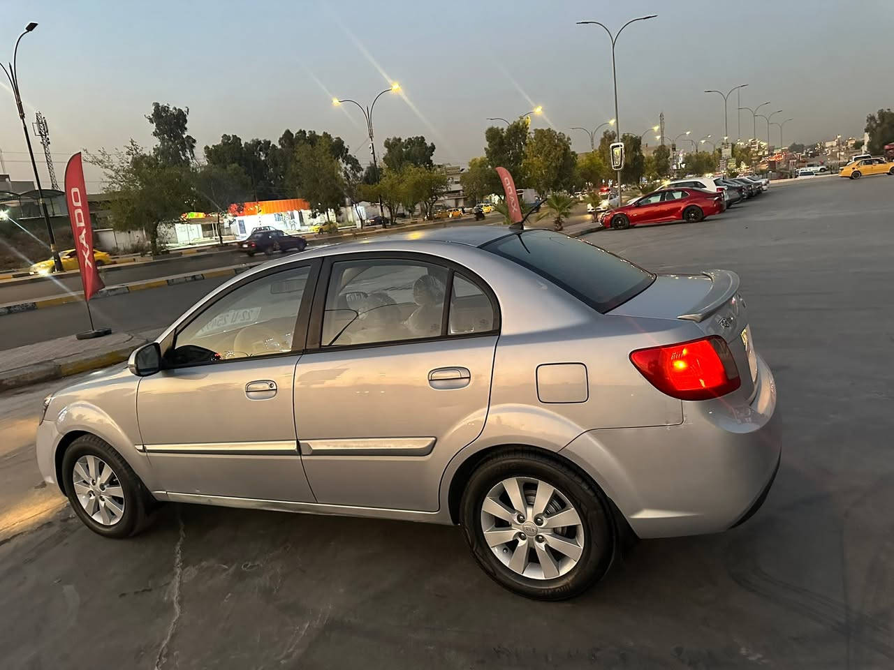 ملاحظه ترهم اقصاط حسب القناعه ريو موديل 2012فول موصفات خمس ويل تحكمات حساسات
بدون اي صبغ فقط قبق صندوق بخ والباقي كفاله بيها اثر تقحيل سقف بوند 
 محرك 16ما مفتوح كير شرط 
سنويه جديد فحص وهزه جديد
سياره ماشيه 170حقيقي 
سياره ما ناقصه ربع مصرف 
صاحبه شرعي اني تحويل وكاله ثاني يوم 
عنوان موصل ايسر 
***********
السعر 90 وبيها مجال بسيط

