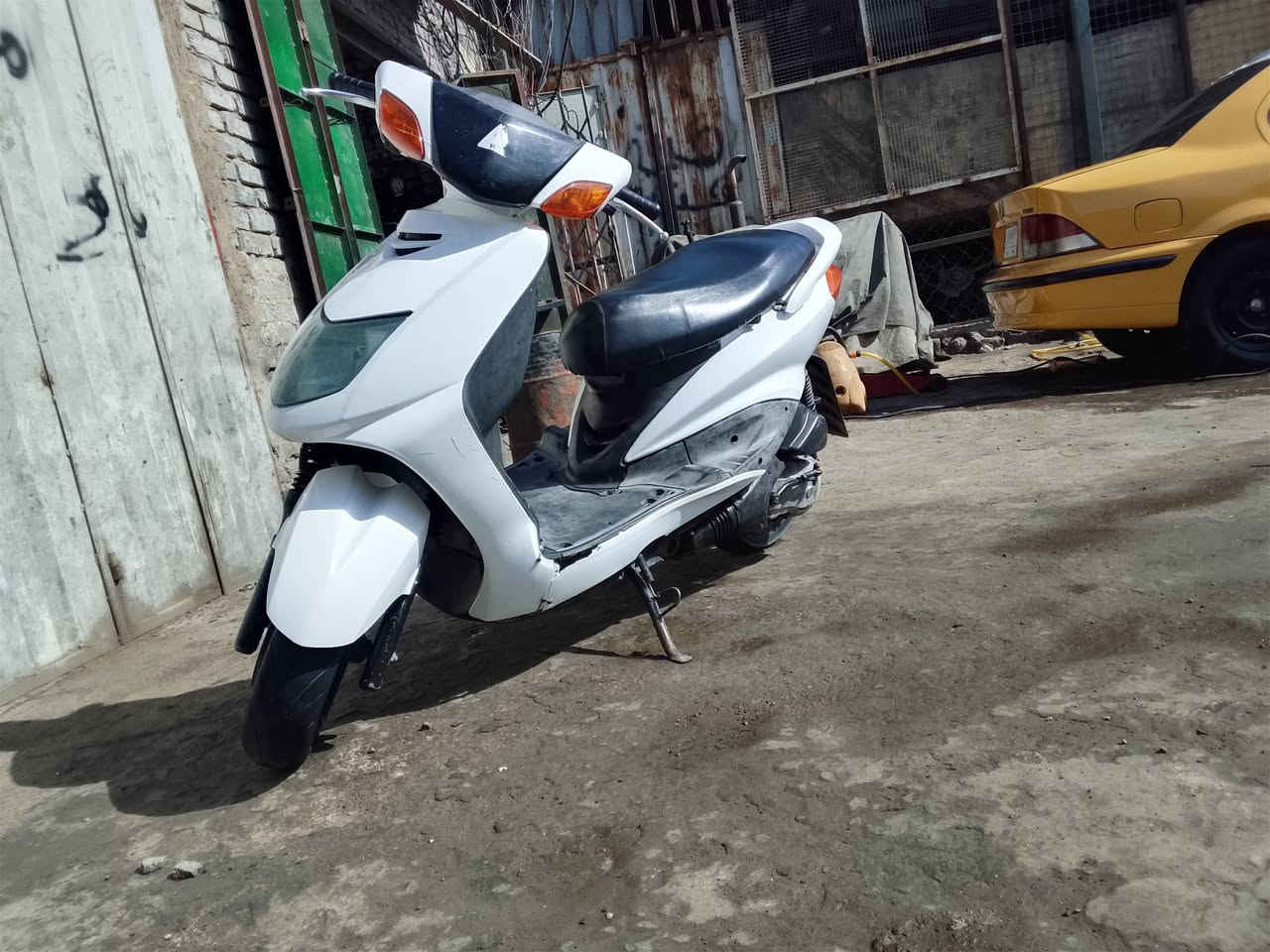 السلام عليكم دراجه سكنس نثيه للبيع دراجه تخبل مكينتها ناعمه شلعه ومعدل تخبل نضيفها حيل كفراته كاملة اشاير هورن لايت بك لايت كله كامل دراجه ماعوزها شي نكره سلف هندر كذلك سعر 600وبيها مجال فيس مامتواجد ***********
