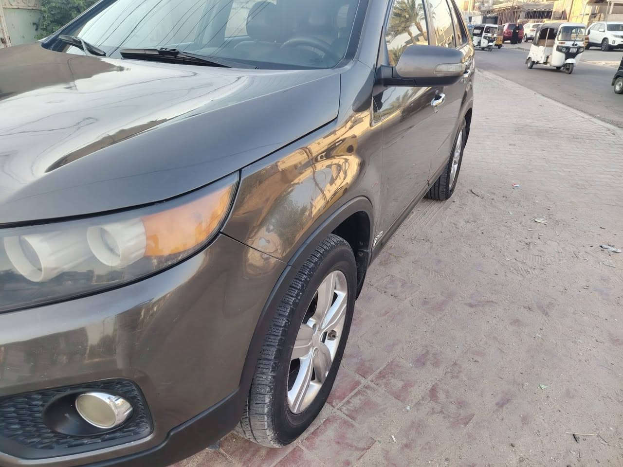 سلام عليكم  شباب  كيه سورنتو موديل 2013واردامريكي حادث بنيد مبدل ولباقي ليبل واحد وبيهه جاملقين الماميات مصبقات بس لابيهن ضربه ولا مصلحات السياره فول من عده البني رومه كير ومكينه مكفولات مكينه 4سلندرالشواصي ولغود مكفولات ماشيه 97الف السعر المطلوب 135وبيهه مجاب حك الجيه عنوان السياره بغداد ناحيت الوحده قرب مجمع بسمايه السكني واي ستفسار هاذه رقمي ***********
