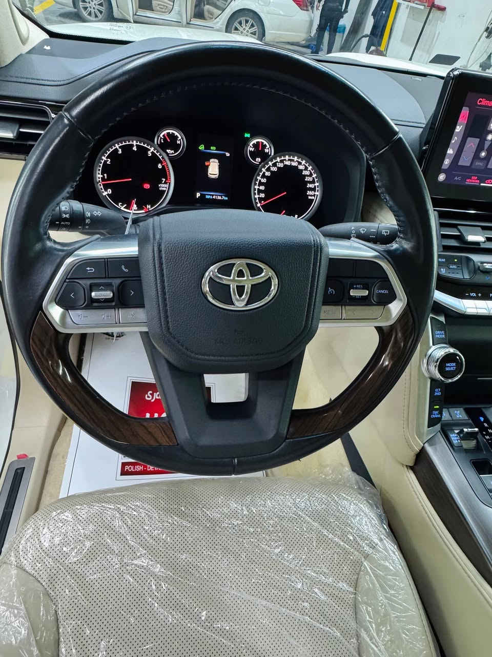 لاندكروز موديل (2023) توين توربو سياره زيرو شريكه جيهان باب اولا سياره مواصفات (GXR) ماشيه 51 كم حقيقي سياره (3) شاشات (6) سلندر توين توربو  مكفول كفاله عامه دعاميه لي دعاميه مكفول بدون صبغ بدون بارد بدون شخط مكفوله كلشي شرت علي وزع شريكه  سياره گير محرك بشرت مامفتوح كل بشرت  + 2 بصمه موجود 4 اطارات و ويل جديد شريكه سياره داخل بيجي كوشنات جلد كامل غراضات موجود (2) بصمه موجود
مواصفات سياره 
كوشنات جلد 
شغال عن بعد
كاميرا 
كوشنات تدفيه
3شاشات  
وايرليس شحن
نيظام eco 
سلايت 
النزلاق 
ثلاجه 
زينون 
حساسيه الديك المؤخره مرايات 
سنويه هزه كل جديد مباشر حول
نظافه 100 كامل سيرڤس بدون نقص و

رقم صاحب السيارة 
***********
