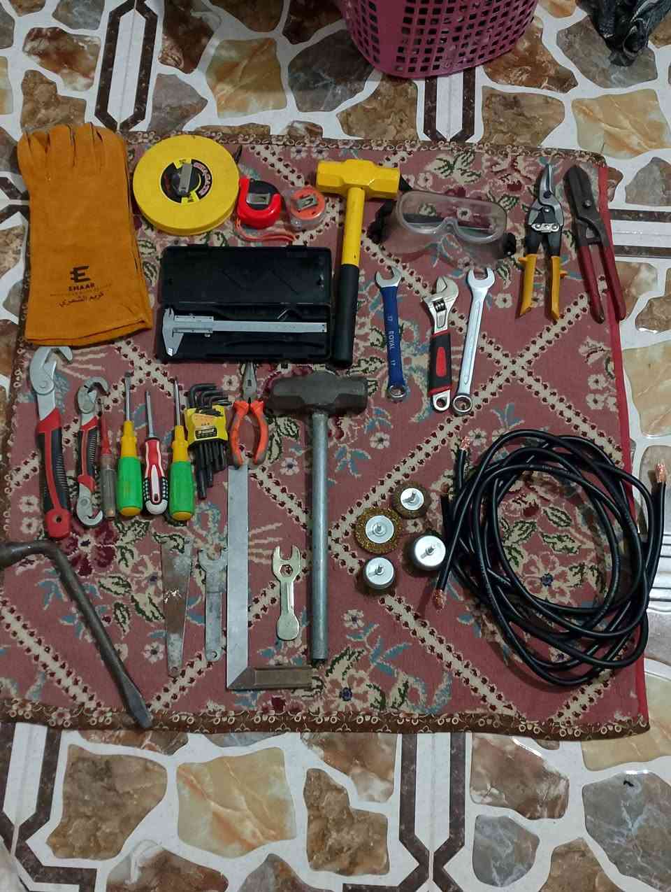 ميزان من شركه انجيكو يتحمل 20 كيلو مع سماعه على الباتري شحن عدد يدويه كفوف طوال وفيته 30 متر وفيت 3 متر العدد 2 فيرنيه چواكيج العدد 2 نضاره حمايه سباين العدد 2  17 و19 كندك مگاصه حديد العدد 2 سباين جميع الأحجام  درنفابس 4  الا نكي نجمه لاويه فرچ سيم العدد 4 گونيه مفاتيح كوسره 2 ويل سبانه حجم 19 وكيبل مكينه لحيم تقرينأ 4 أمتار ونصف للبيع السعر 95 قفل مكاني كربلاء توصيل ماعندي موبايل ***********
