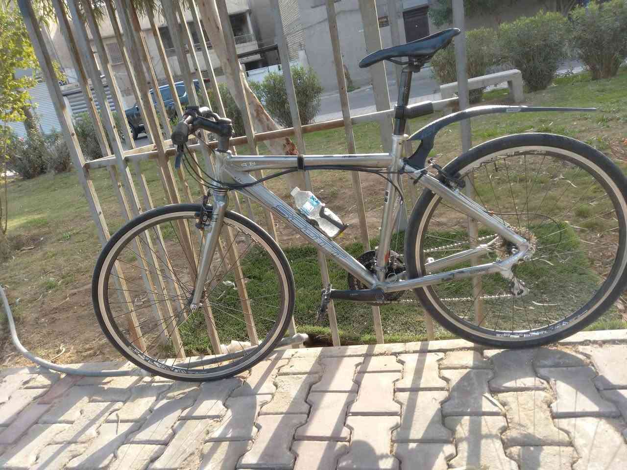 سلام عليكم رمضان كريم على جميع 
سكوت للمراوس او للبيع 
مسوياة ادامة كامل وزنجيل ومكينة وفحمات مدلات بقطع أصلية وجديدة 
مواصفات:
١)لشة مضلعة وموشمة مين متشوفها قياس m المنيوم بالكامل 
٢)٨×٣ شيمامو شغالات مكينة كبس عكرب اسيرا 
٣)ويالة بلاد عدالة ٩٦% تايرات كندا اصلي 
٤) وياها جاملغ خلفي وستاند مطارة وبايدرات جبلية وجهين لوك 
دراجة نظيفة وسلسة حيل ومصرف ربع مابيها 
مكاني الكرخ 

***********
