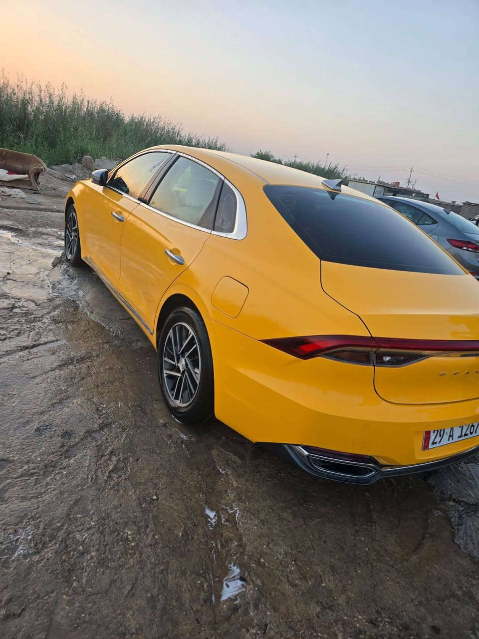 ازيرا كراند .2023
سعة المحرك:-  3500  غاز LPi
المسافة المقطوعه :-  
اللون :- الأصل سلفر حاليا اصفر 
الموديل:- 2023
الوقود :- غاز فقط 
الاضافات#👇👇
📍بصمه تشغيل+ بصمه ابواب 
📍محرك 6سلندر حجم 3500
📍 شاشه كبيرة 
📌كامرة خلفيه 
📍فرش جلد ابيض
📍مقعد السائق تدفيه وتبريد
📍مقعد السائق كهربائي 
📍تحكم سرعه
📌تحكم مسجل 
📌سايد بريك عادي 
📌كشاف امامي بقلاوه 
📌ويل كب كروم  
📌تحكم جهتين  
📌حساس خلفي 
📌اشاره جانبيه 
📌المرئي الجانبيه شفط 
كشاف زنون 
لايت امامي زنون 

🚘 مكان السياره واسط كوت 
🚗

مكفوله  كفاله عامه من الضربه والصبغ والتبديل 

السعر 228 مجال بسيط

*****
للمزيد من المعلومات يرجى  
او 
الاتصال على الرقم التألي 👇
☎️   *********** ☎️
