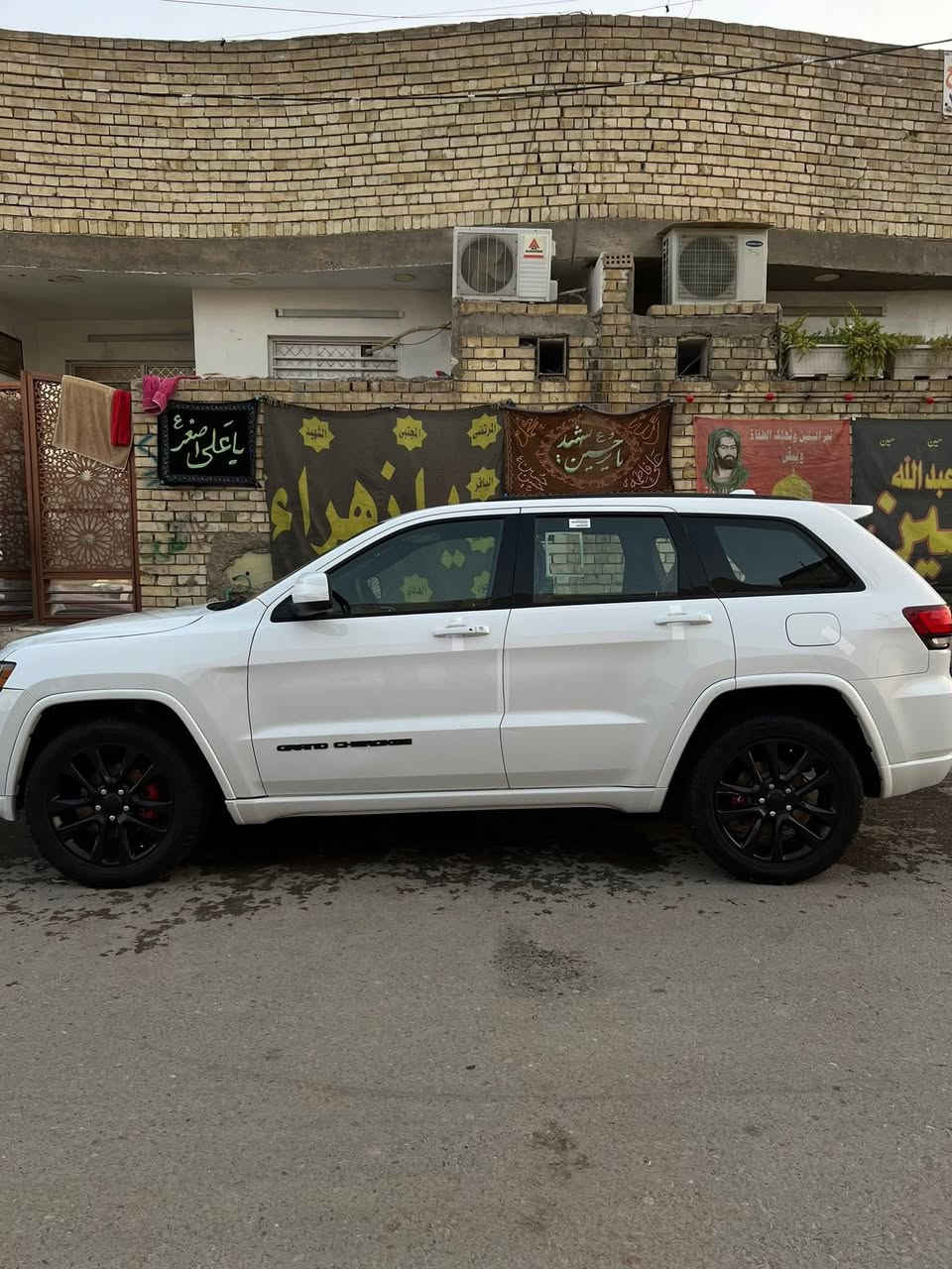 جيب كراند شيروكي 2018
رقم أربيل بسمي  مواصفات

(بلاك توب) 

 بصمه تشغيل

بصمه ابواب

تشغيل عن بعد 

جنطه كهرباب+شفط

كشنات شامواه مع جلد

كشنات تدفئه +تبريد 

تدفئه ستيرن 

فتحه قماره

كرسي كهرباء

هيتر مري جانبيه

شاشه كار بلي 

دفع رباعي 4X4
باقي المواصفات معروفه 

صور الحادث بل منشور سياره بدون ايرباك

***********  بغداد    سعر ٢١٧
