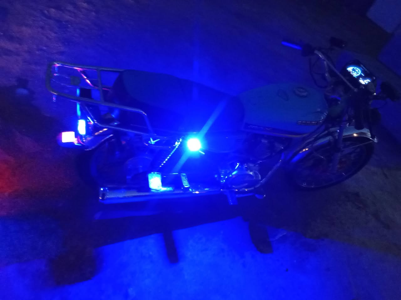 السلام عليكم اخوان سيفان موديل 2024 اوراق اسكنر محرك مكفول دشبول اكتروني عوزه ترتيبات كلش بصيطه مكان حله مركز السعر 590جوه السوك بيع مستعجل للستفسار 
***********
