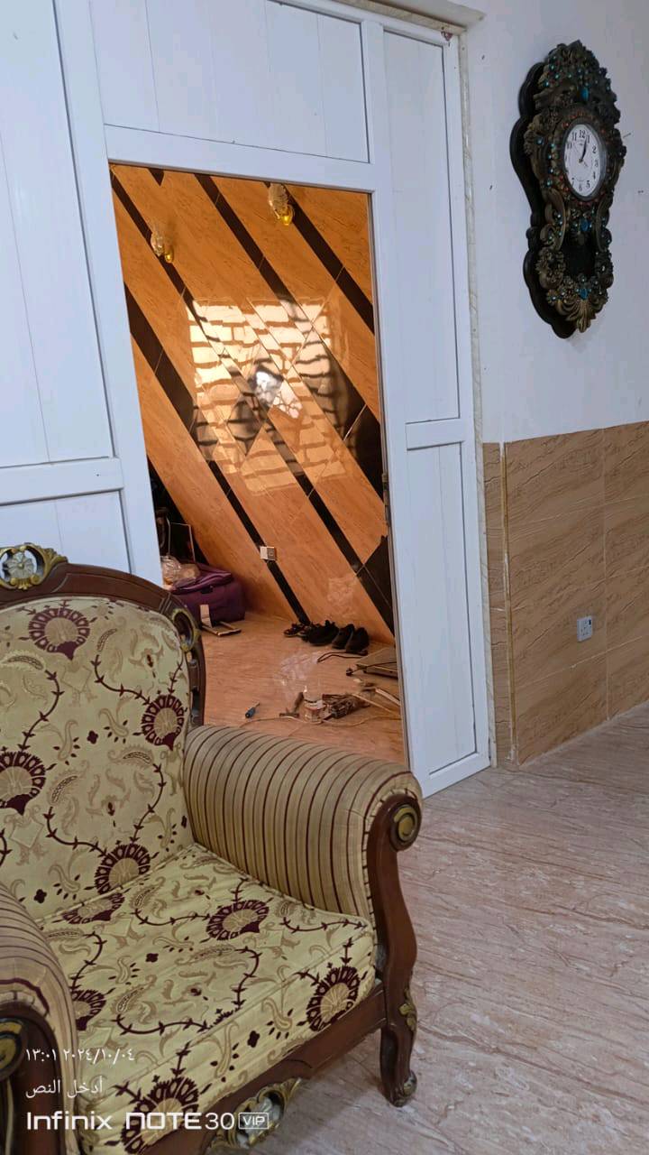 بيت للبيع طابو الزهور في الموصل الكندي الثانيه واجهه 12 نز ال 25 باسمي السعر 290 مليون
شكد مساحة الأرض والدار؟ وكم عدد الغرف والحمامات؟: 
7 غرف
300م
169م بناء
4 حمامات
شنو سعر البيع النهائي؟ وهل أكو مجال بالسعر؟: 
290مليون
عندك صك أو وثيقة رسمية وجاهزة للبيع والنقل؟: 
نعم