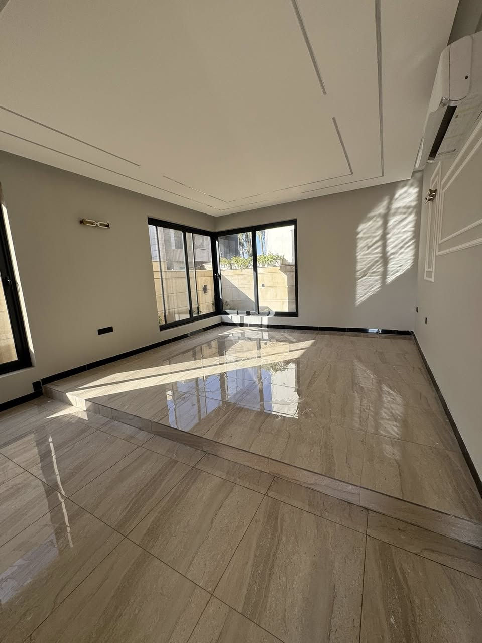 📌 دار ركن حديث زيرو للبيع طابو ملك صرف بناء فول درجة أولىٰ 3 طوابق بأشراف شركة هندسية تركية متخصصة في مجال البناء والإعمار  ،، ↘️↘️↘️ 

✅  المساحة  225 متر 
✅  الواجهة    15    متر
✅  الواجهة    15    متر
✅  كراج + حديقة
✅  استقبال + صالة 
✅  مطبخ حار + بارد 
✅  6 غرف ماستر 
✅  4 حمامات 
✅  غرفة خاصة لاندري ( غسيل ملابس ) 
✅  واجهة البيت بالكامل مرمر + الأرضيات مرمر 
✅  شارع عريض + رصيف عريض 
📍  العنوان / بغداد - الاعظمية - الأخطل 

☎️  للإستفسار ***********  واتس أب/ محمد حسن
