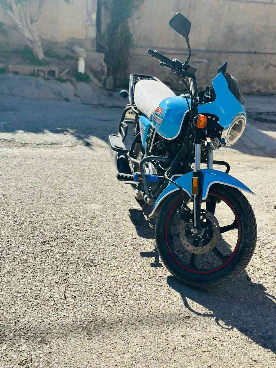 دايوان للبيع مديل 24 نضافه فول دراجه تاخذه مكفوله مكاني الخالص ***********
