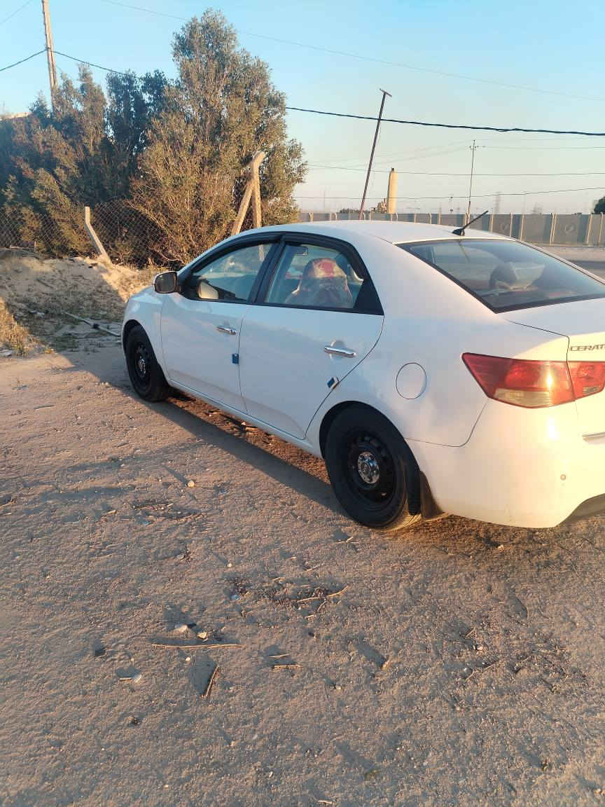 سيراتو  ٢٠١٢  خليجي نص فول
مرايات شفط/ شفتات ستيرن /كير رياضي ٦ نمر / ABS/ رادار خلفي /اشاير مري
بيها باب مفتوح اثر بارد وباردات فقط  بدون دواخل 
كير ومكينة شرط
سنويه لل٣١
هزة جديدة ورقم جديد 
السعر  ٩٨
مكان السيارة النجف الاشرف
للتواصل *********** النجف, العراق
