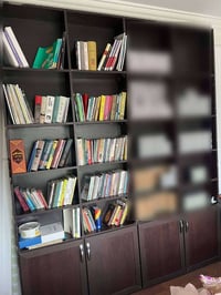 مكتبة • طاولة • هەولیر