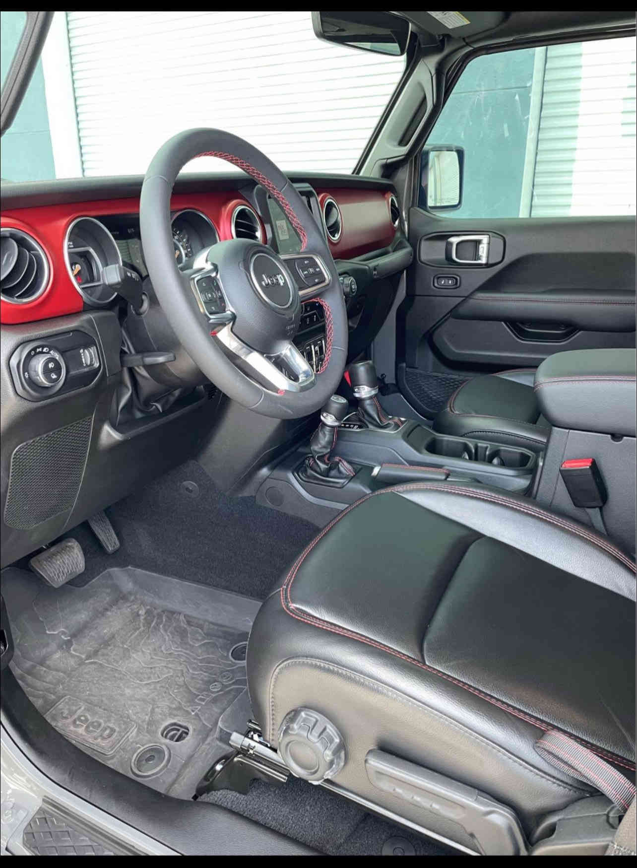 ‎جيب جلاديتور Robicon 2021
‎سيارة جديدة جداً ماشية 38 الف فقط 
‎  ‎المواصفات :
‎ا‎* نسخة موهافي .
‎ا‎* دفع رباعي 4x4 بنظام روك تراك .
‎ا‎* منظومة تعليق خاصة بالطرق الوعرة ارتفاع 2 أنج مع ممتصات للصدمات (دبلات) من نوع فوكس (FOX) .
‎غ‎* درع كامل اسفل وجوانب السيارة للحماية .
‎ا‎ ويل للطرق الوعرة اسود نصف لماع قياس 18 انج نسخة خاصة بالاصدار الأول .
‎ا‎* اطارات قياس 35 أنچ . 
‎  مقاعد بخطوط احمر .
‎* دشبول مع الستيرن مغلف بالجلد مع خطوط احمر نسخة خاصة بالاصدار
‎* تدفئة للمقاعد الأمامية . 
‎* مساحة تخزين اضافية تحت المقاعد الخلفية .
‎* محدد سرعة . 
‎* تلفون بلوتوث . 
‎* شاشه كبيرة مع نضام ملاحة نفكيشن GPS .
‎* سستم صوت الپاين مع 9 سماعات پريميوم .
‎* كاميرا خلفية مع امكانية التقريب (زوم) .
‎* حساسات خلفية .
‎*نظام (Auto Break System) مانع تصادم خلفي .
‎* مرايا متحسسة للاضاءة العالية .
‎* تشغيل عن بعد .
‎* دخول ذكي (بصمة) .
‎* لايت مع بلوجكتر زنون .
‎* بك لايت مع سكن لايت LED .
*‎سقف كشف .
‎* ابواب قابلة للازالة .
‎* زجاج امامي قابل للطي .
‎* غطاء للصندوق الخلفي قابل للطي .
‎* عزل كامل للصندوق والباب الخلفي مقاوم للخدوش .
‎* إضاءة داخل الصندوق الخلفي . 
‎* ماخذ للتيار الكهربائي 220 ڤولت .
‎* منظومة كاملة للقطر (السحب) . 
‎* نظام (Auto Start System) التشغيل والاطفاء 
الاوتوماتيكي للتوفير في صرف* 
*سياره كامل بي بي اف*
كتاب جام اسود*
‎ا‎المحرك : V6.  3.0 eco disel ***********. سعر ٣٦٥
