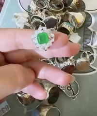 خاتم فاخر • زمرد كولمبي • مرصع ماس