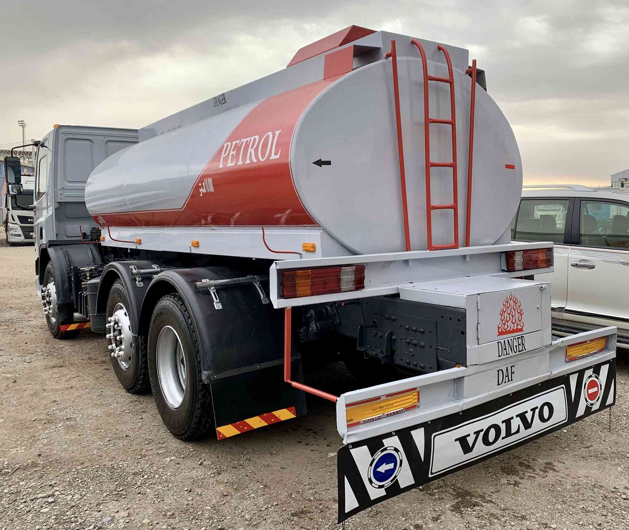 داف مؤديل 1995 سنگل گير محرك بشرط حجم 240
تنكر 10000وقود تخم تاير جديد سنگل ديور سنه وية ساقط سنتين بشرط تحويل سياره مكفوله جاهز لل شغل 
عنوان كلار/  ***********
