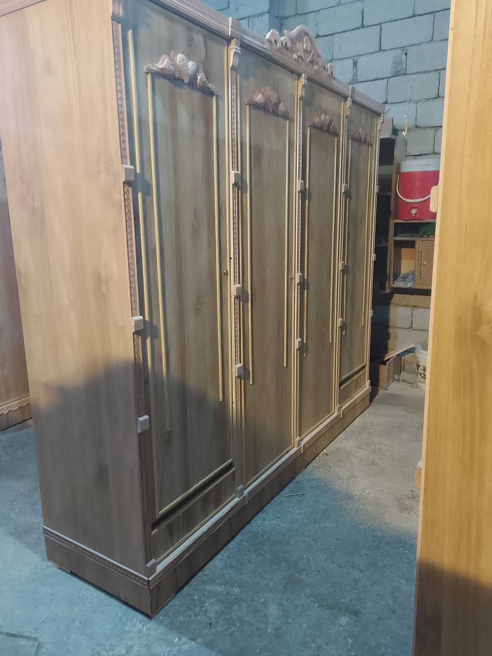 يا الله السلام عليكم ورحمة الله وبركاتة 
كناتير شغل درجه اولئ زان ثقيل الارتفاع 225 
العرض 60 الفرش ابلوك بورد 14 ملم مع جسوره تحتيه 
الوجه صاج فراشه 4 ملم 
الداخل ماليزي عادي 3 ملم الضهر جرجوبه خشب 
حشوته ممتازه ثكيل الاسعار 
كنتور 2 باب 130 الف 
كنتور 3 باب 190 الف 
كنتور 4 باب 240 الف 
زان ثقيل شغل درجه اولئ 
العنوان ديالئ بعقوبه بهرز طريق ابو الكرم قرب دلاليه المدينه للتطور الزراعي 
رقم الهاتف 
***********
الجميع @إشارة
