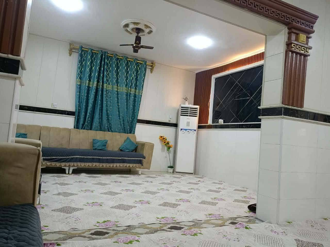 دار للبيع طابو ملك صرف الموقع حي المهندسين المساحه ٣٠٠ متر طابقين ٣غرف نوم صاله هول مطبخ حار بارد مجمع صحيات عدد ٢ بناء قديم نظيف جدا قرب مجمع الامين الطبي الدار يقع على ساحه للاستفسار مكتب النبل للعقار والبناء والهندسه *********** واتساب *********** واتساب

