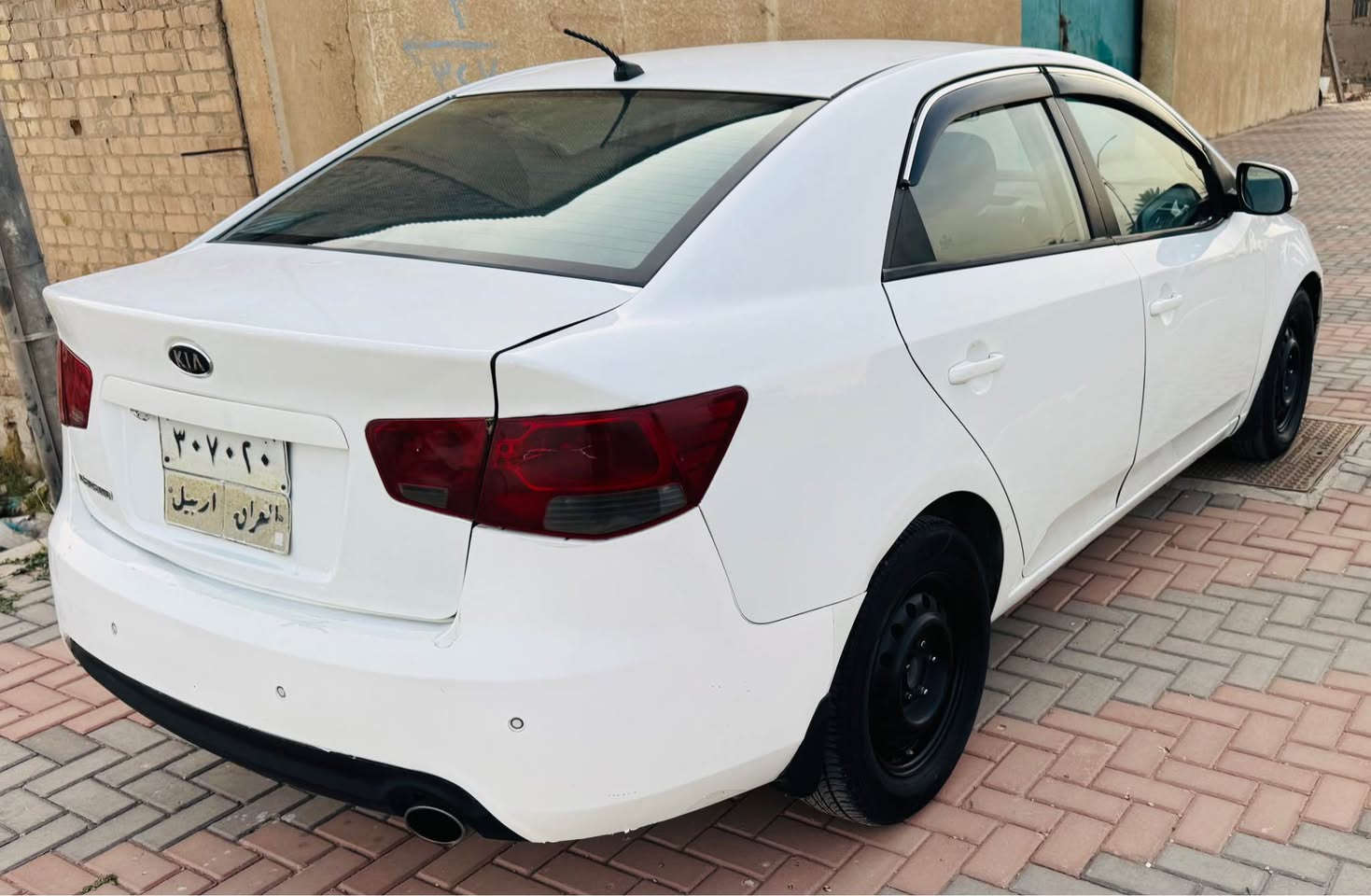 للبيع ‭0780 885 8826‬ سيراتو خليجي 2013 اوتوماتيك سعره 88 رقم اربيل محرك دوش كير ومحرك حدادية صدر جيد جداً تحكم استيرن اشاير بالمري حساسات خلفيه مري شفط تخم تاير جديد سياره جاهزة من كلشي بيه صبغ البنيد وبيه بارد بسيط مكانه كربلاء المقدسة مكلف بالنشر اتصل على الرقم كربلاء, العراق
