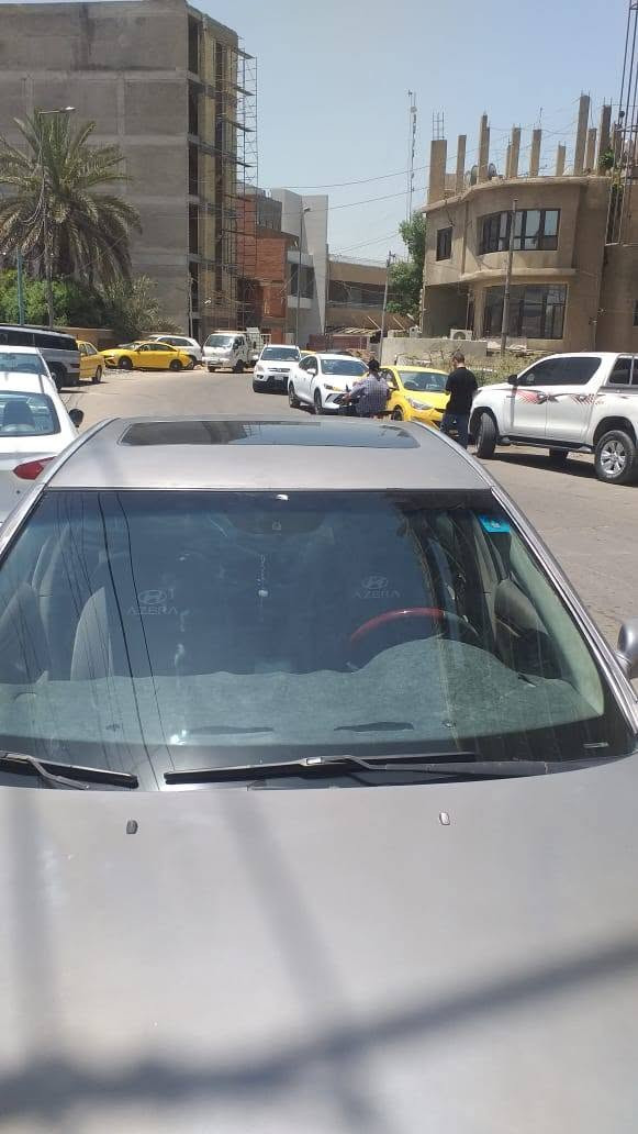 السلام عليكم ورحمه الله وبركاته بيع سريع سياره هونداي ازيرا
اللون رصاصي 
المحرك ٣٨٠٠
التولد ٢٠٠٧ 
السياره موضحى كما في الصور للاستفسار 
***********
