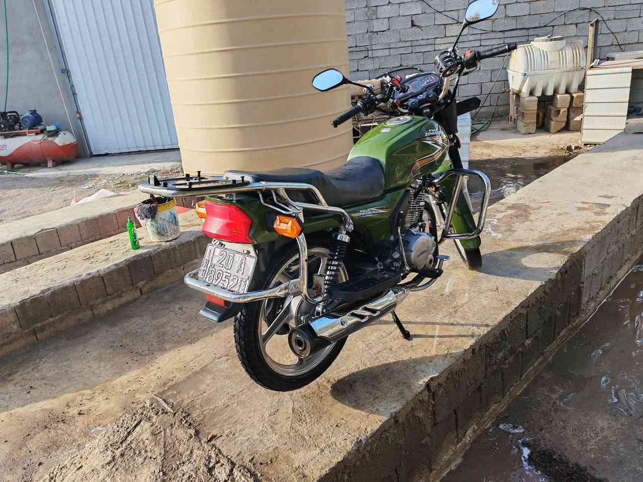 للبيع 
السعر مليونين وربع وبيها مجال 
***********
