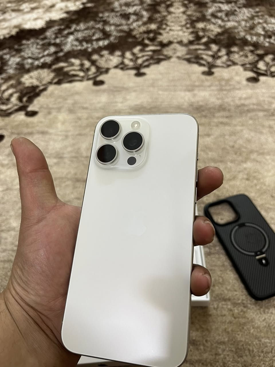 ايفون 15 برو ماكس (( وتر بروف ضد المي )) شرق اوسط (( ماستر )) للبيع او مراوس ب ايفون فقط واخذ فرق :-
لونه ابيض مميز ✅
ذاكرته 256 ✅
بطاريه 91 مشحون 320 مرا فقط ✅
وتر بروف ضد الماي ✅
شاصيه كفاله عامه حت من الزلغ ✅
شرق اوسط ماستر AA/A ✅
كامل ملحقاته كارتونته و كيبله الاصلي الكتان وكفر ماكسيف ولزكه مضلل ضد الكسر ✅
الجهاز حيلل حيلل نضيف وبعده بحاله الوكاله وترا ماكو 15 بهل نضافه ابد استخدام شخصي وعله وضع الشركه والك بي ضمان شهر كامل من باب بيتي الهل درجه الجهاز جديد  السعر مليون 
العنوان بغداد
***********
