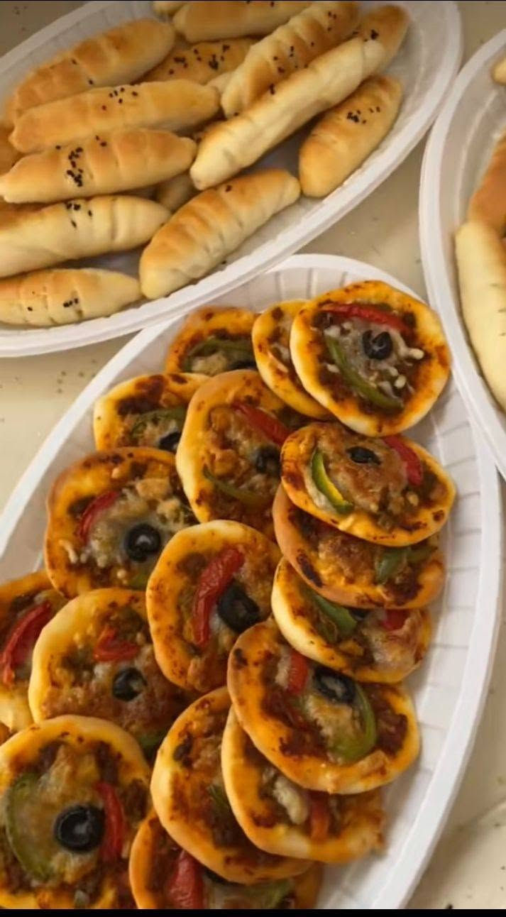 😍👩‍🍳 *مدام سنفور: 
*_حبيباتي متوفر لحم بعجين  
ميني بيتزا  
فطائر جبن  
فطائر دجاج
الحجز قبل يوم او يومين


**إذا كنت صاحب هذا الإعلان وتريد حذفه لأي سبب، رجاءا أرسل رسالة إلى الدعم الفني**