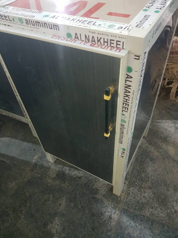 ‎ميز طباخ كهرباء  السعر ٧٥ للاتصال ***********ميسان يوجد توصيل داخل العماره‎ عمارة, ميسان
