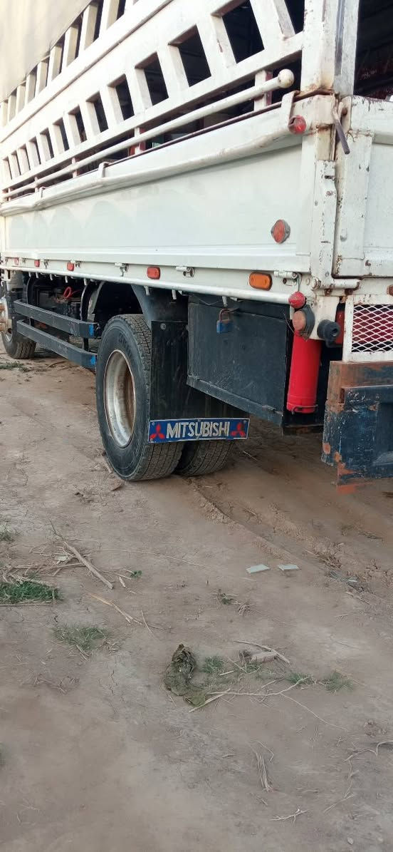 السلام عليكم كنتر للبيع موديل 2012سنويه بسمي لغاية 2031
كير محرك اكسن كفاله 
تخم تاير ياباني اخو الجديد السياره نظيفه جدا اتصل على الرقم ***********
***********
العنوان بابل جبله
