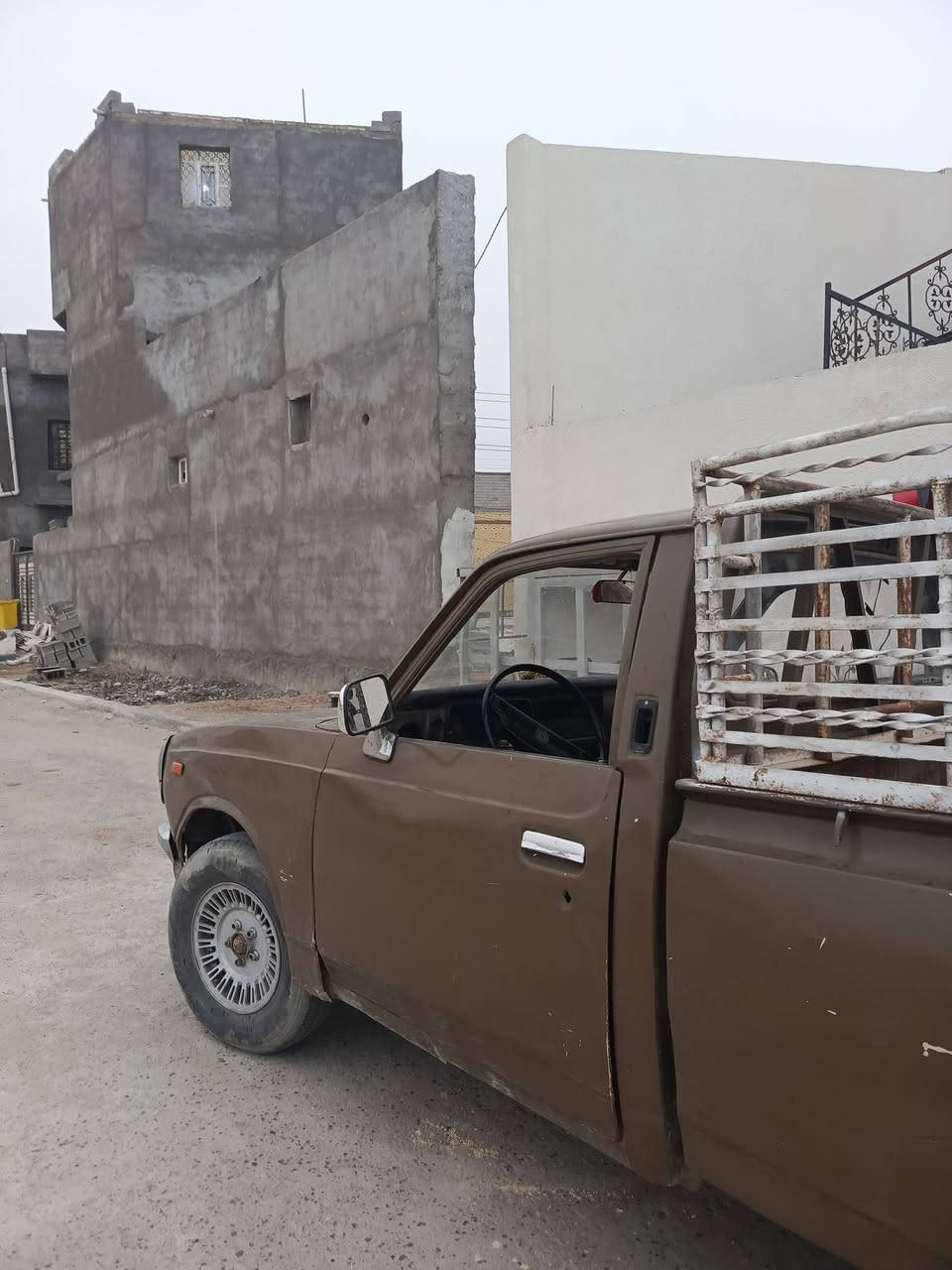 السلام او عليكم بيكم تك للبيع موديل سياره 1976 سنويتها ضايعه بيها سنويه استنساخ السعر 15 العنوان البصره ابي الخصيب ***********
