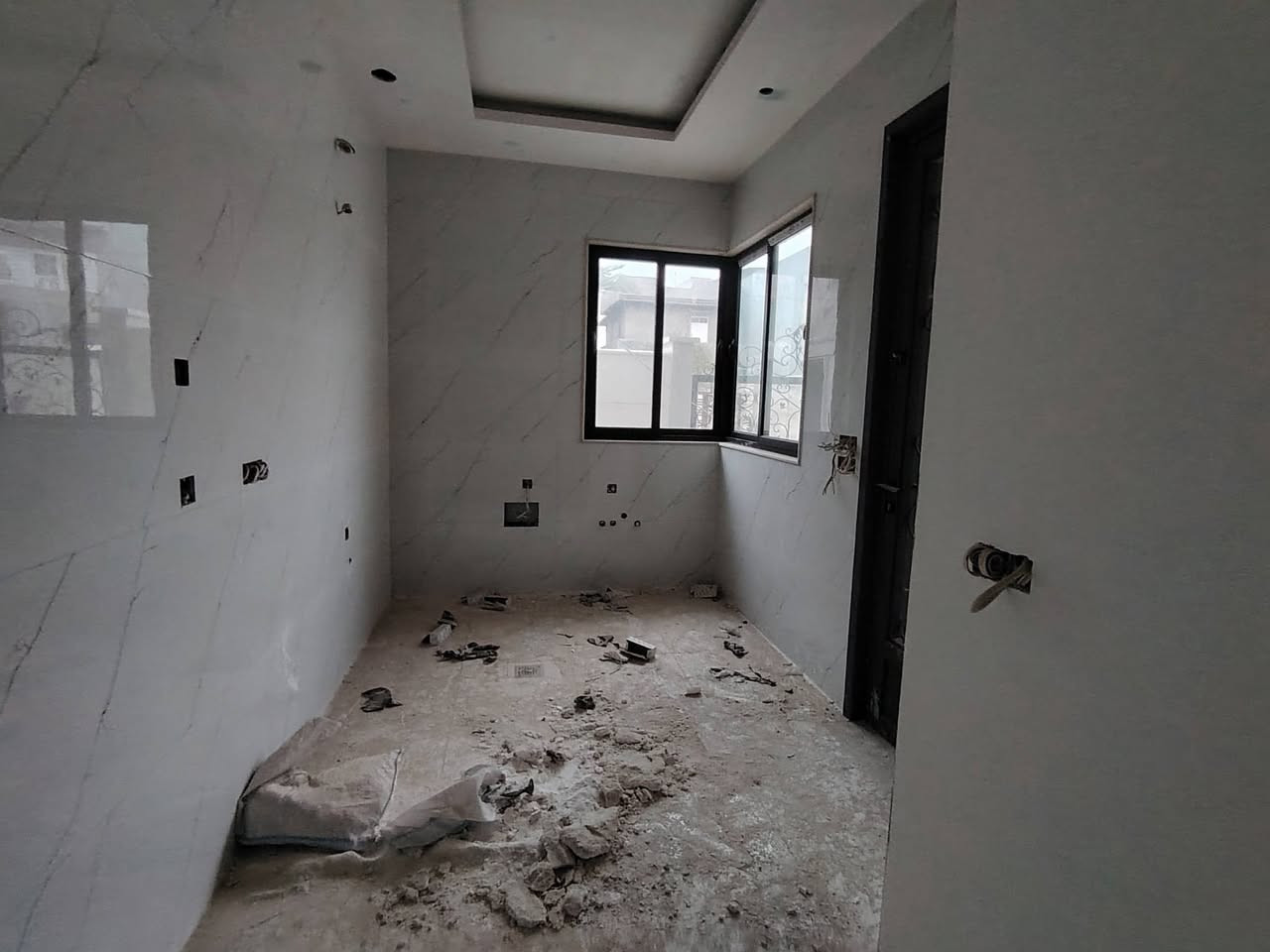 ٣ دور للبيع (سكني) 
كود العقار/296

🔴تسليم عالمفتاح

▪️المنطقة:  حي المثنى 
▪️المساحة :102م
▪️ الواجهة: 6
🔴دور زيرو جديد 👌

🔴يتكون من:٤غرف+حمام++استقبال+ هول+مطبخ

🔴السعر : يرجى المراسلة على الخاص 
-------

◀ لمعرفة التفاصيل ومشاهدة صور العقار اشترك بقناة التليجرام

https://t.me/beban_iq

◀ للتواصل معنا على الواتساب 📩

https://wa.me/9647769534564  

#بيبان #منصتك_للعقار


**إذا كنت صاحب هذا الإعلان وتريد حذفه لأي سبب، رجاءا أرسل رسالة إلى الدعم الفني**