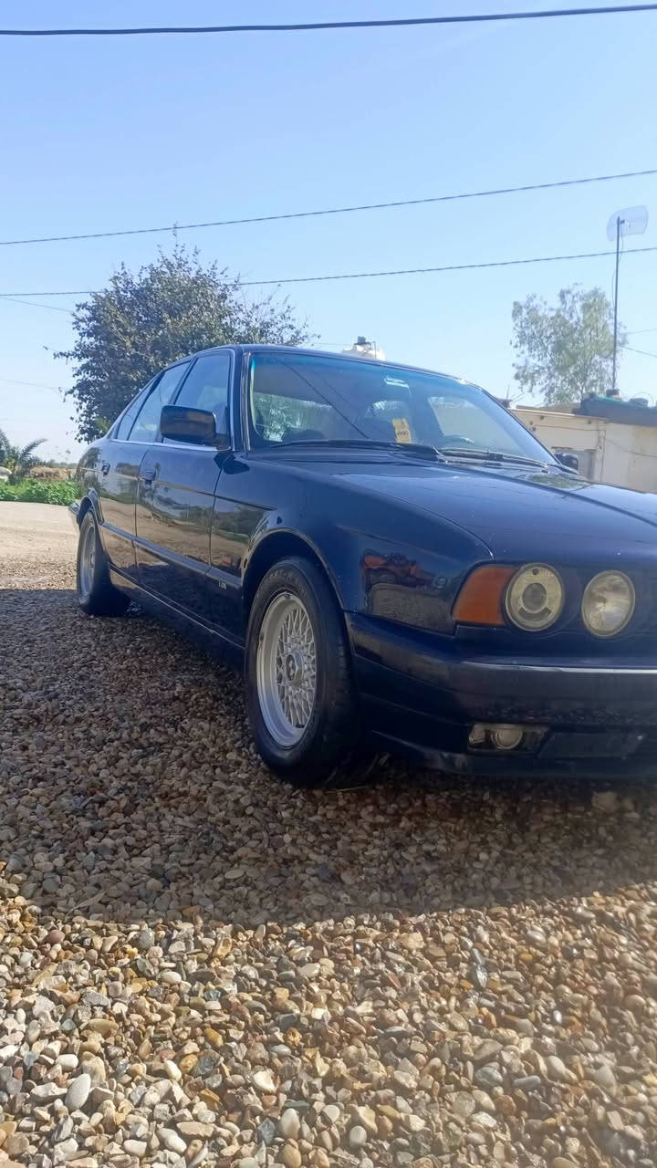 bmw 525
موديل 1994 نظيفة كاملة مكملة 
السعر 58 بي مجال حگ الجية 
استفسار خاص موجود 
وهذا رقمي ***********
