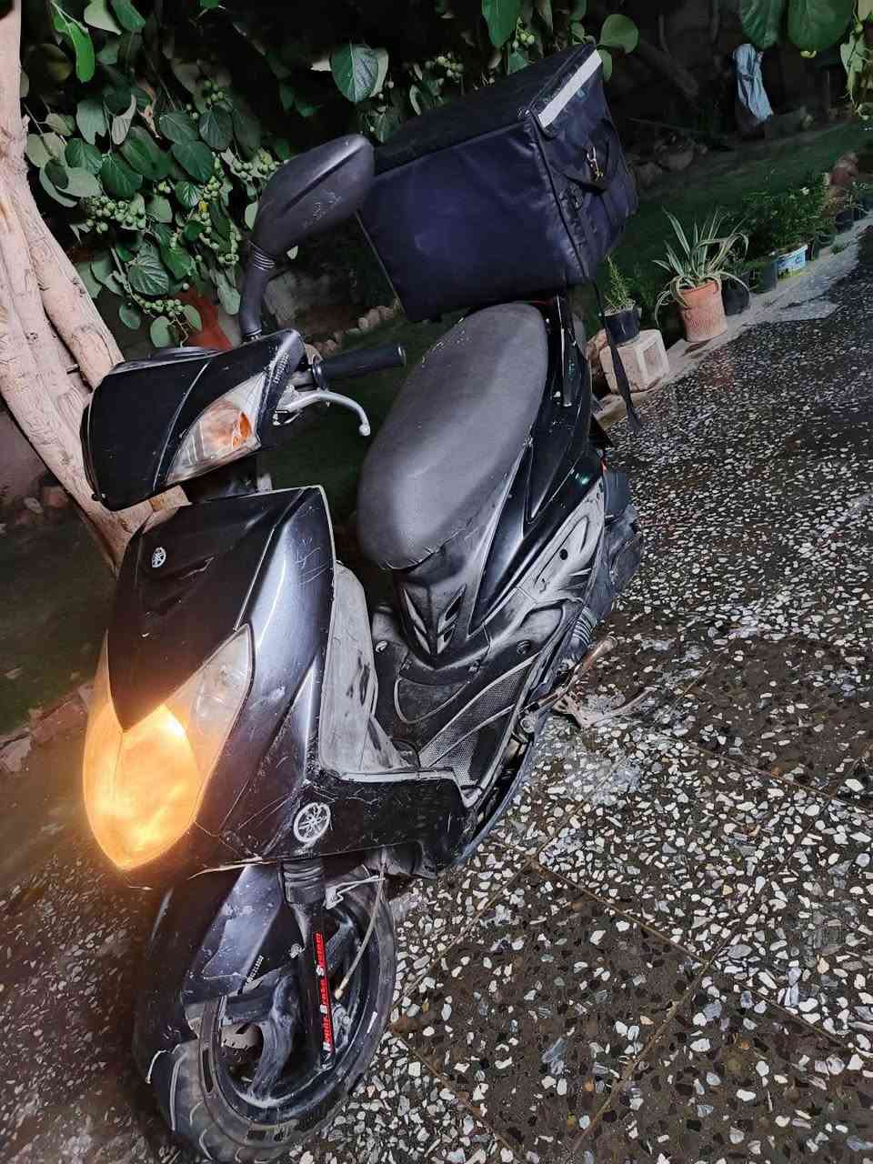السلام عليكم سكنس فحل للبيع
دراجه جاهزة كبل للشارع 
سلف هندر لايتات كهربائيات كلها شغاله 
دراجه مجفته قبل وكلش حلوة 
عوزها بس تصفير كلجات 
للبيع مكاني الغزاليه 
سعرها 525 وبيها مجال


**إذا كنت صاحب هذا الإعلان وتريد حذفه لأي سبب، رجاءا أرسل رسالة إلى الدعم الفني**