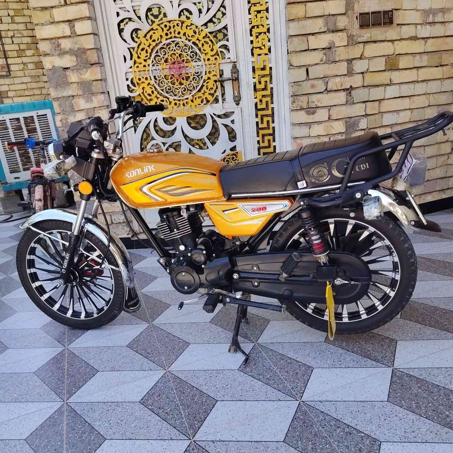 للبيـع سونـك 5 كيـر موديل 25 محـرك 200 cc دراجـه جديده بعدها اوراق موجودة كهربايات عداد كلهة شغاله الـسعر 750 وبيها مجال مكاني بغداد نهروان *********** بـي واتساب
