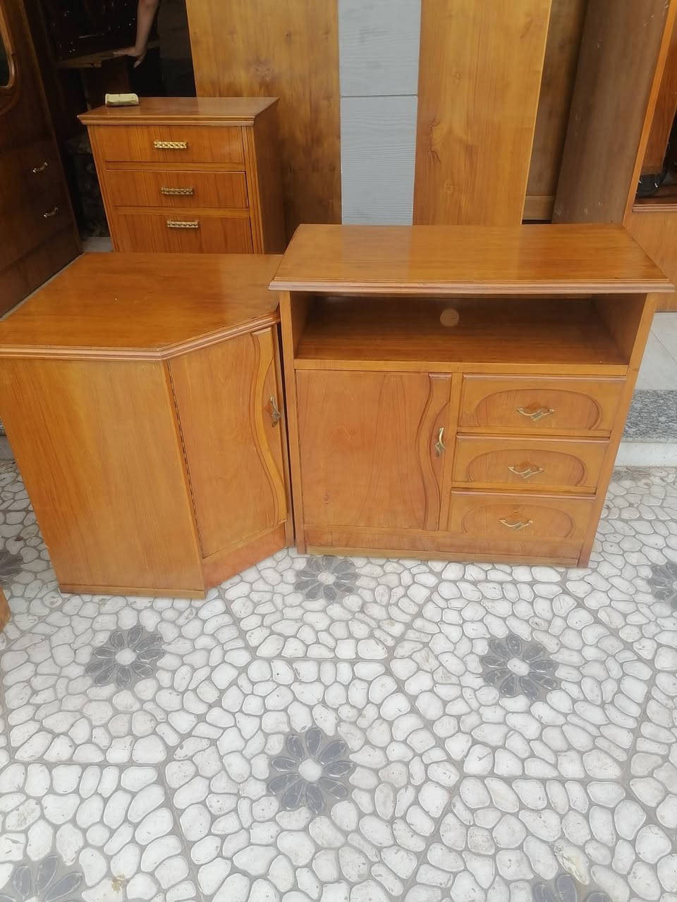 غرفه 6باب ملحق نقش شغل توصيه ثقيل ما تجاري معرض ابو حسن حي السكر مقابل ساحه غاز السكر ت *********** مستعدون لشراء غرف النوم والكناتير المستخدم
