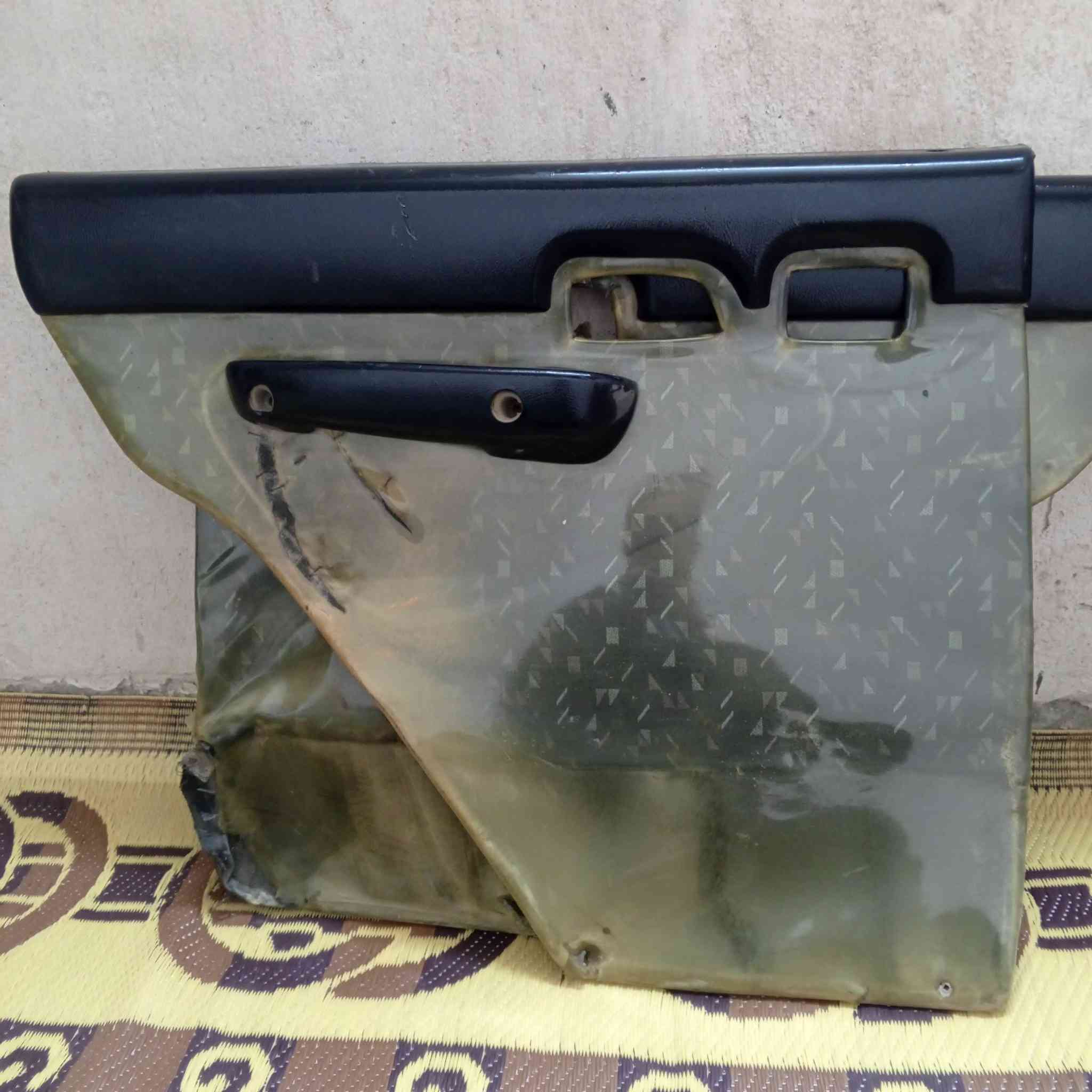 السلام عليكم تخم بطاين بس الفايبر مالهن تعبان القباقه نضيفات السماعات بيهن 60 قفلهن بغداد العبيدي ***********
