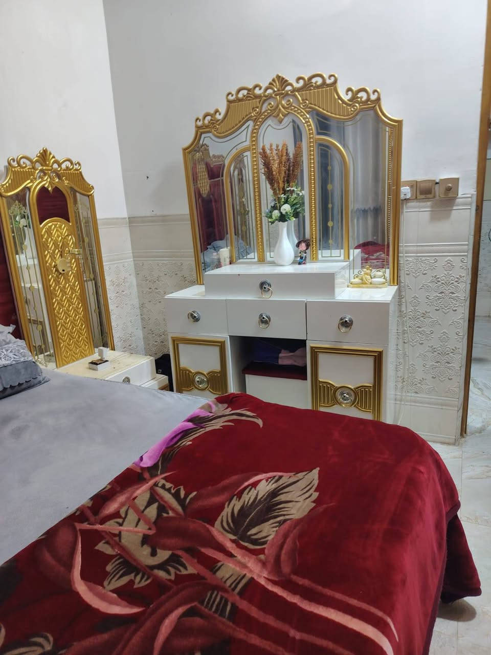 غرفن تركي للبيع
العنوان 
حي الجامعه قرر السكه فرع فاضل الغانمي
للاستفسار مراسلة الصفحه 
او الاتصال على الرقم 
***********
