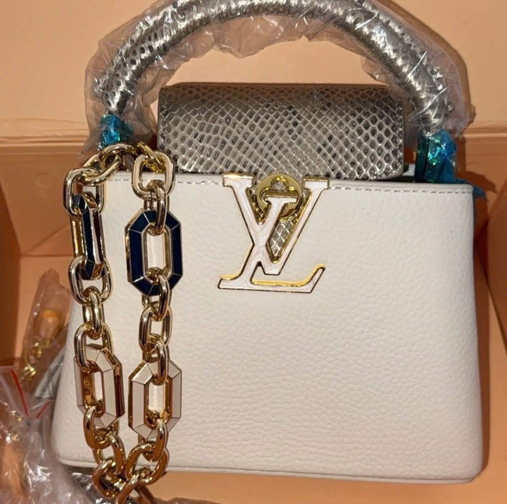 جنطة لويس فيتون جلد ختم لون اوف وايت/كريمي حجم صغير


**إذا كنت صاحب هذا الإعلان وتريد حذفه لأي سبب، رجاءا أرسل رسالة إلى الدعم الفني**