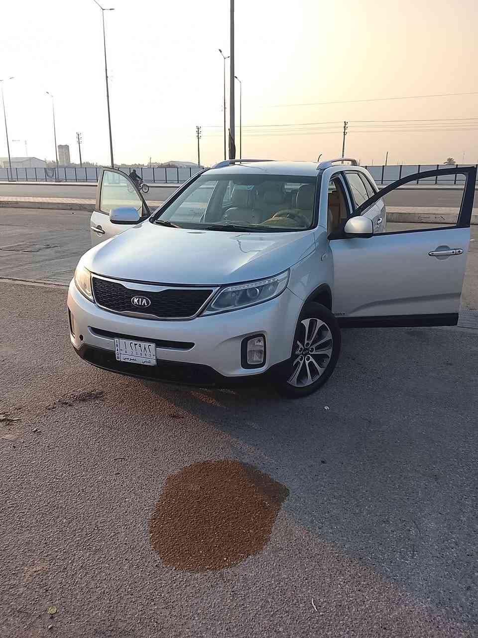 كيا سورنتو خليجي عماني موديل 2015 سبعه راكب فور 
 ويل. اربعه سلندر   سياره بيه جاملغ خلفي ومصبوغه عام رقم مثنى بسمي مكاني كربلاء السعر 130 وبيه مجال قليل للستفسار ***********

