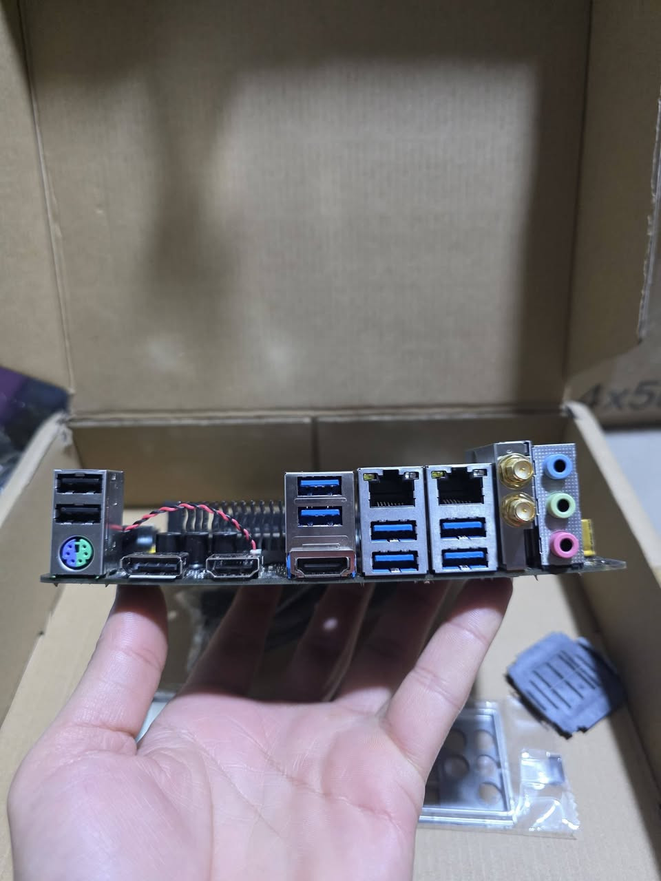 كومبو بوردZ370 M + معالج i5 9400F  غير مستخدم اول تم 160 الف


**إذا كنت صاحب هذا الإعلان وتريد حذفه لأي سبب، رجاءا أرسل رسالة إلى الدعم الفني**