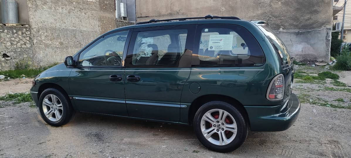 دوج كرفان موديل 1998 كير محرك كامري تبريد شغال رقم سليمانيه سنويه جديده كهربائياتها كلها شغاله وتبريدقطعه صدر امامي خلفي جديد تخم تايرات جديده سياره صبغ عام بدون ضرر وخياس لايتات زينون سياره جديده متعوب عليها مكان سياره بكركوك سعرها 50 بيها مجال بسيط ***********
