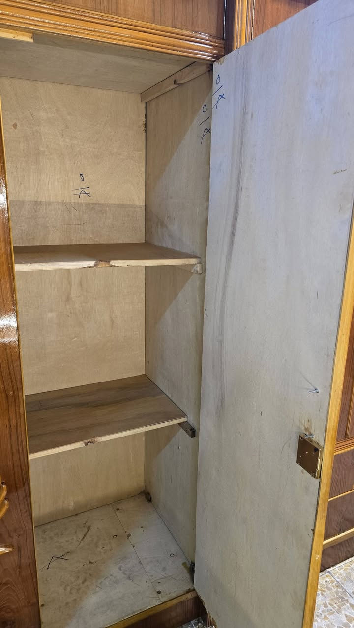 غرفه 6 ابواب ملحق فول نضيفه خشب ثقيل خمسة ملم مستعمله فصال حديث من معرض فارس الحمداني عنوانه يكون موصل حي البكر شارع القادسية الثانية قرب جامع علي بن ابي طالب سعر 750 مع توصيل شد ونقل داخل الموصل التصال على الرقاهم إتصال او التواصل علئ الواتساب وتدلل ***********:***********
