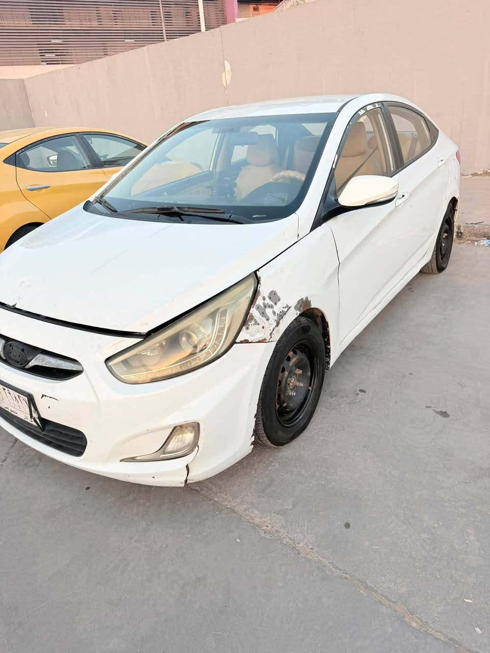 السلام عليكم
هونداي اكسنت 2014 خليجي
بيها جاملغات صبغ بدون دواخل 
محرك 1600 قطرتين
عارضها 78 و بيها مجال للطيبين 
مكانها بغداد الشعب 
***********
