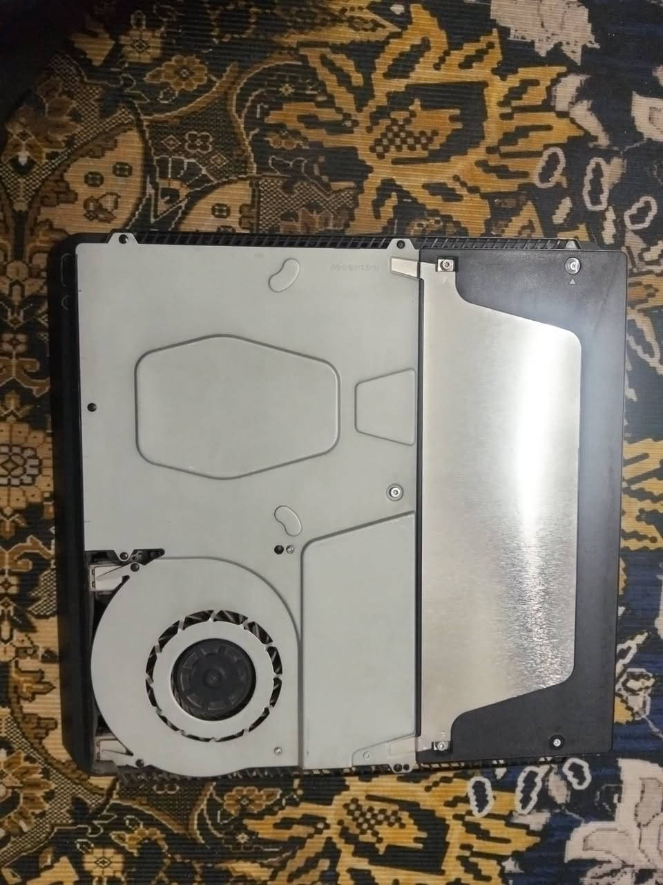 سلام عليكم بلي 4 سلم شغال ويا جوزتك  وجميع ملحقاته نضيف جدا ما مفتوح سعر 275  التواصل . وتساب ***********
