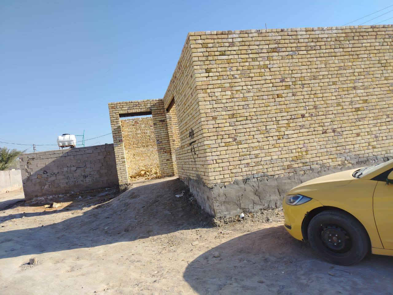 هيكل زراعي بناء حديث
طابوق 🧱

🏠مساحه 200متر بناء  + 75متر فضله  يعني المجموع
 275 متر

🛑تفاصيل البناء 

🛏️غرفه نوم ماستر 

✨صاله
 
✨مطبخ 

✨براني 

✨صحيات داخيله 

🚗كراج 

📍العنوان / نهايه شارع الوكفه القديم / نزله ال بو جاسم  قرب حسينه النباء 
📞***********
