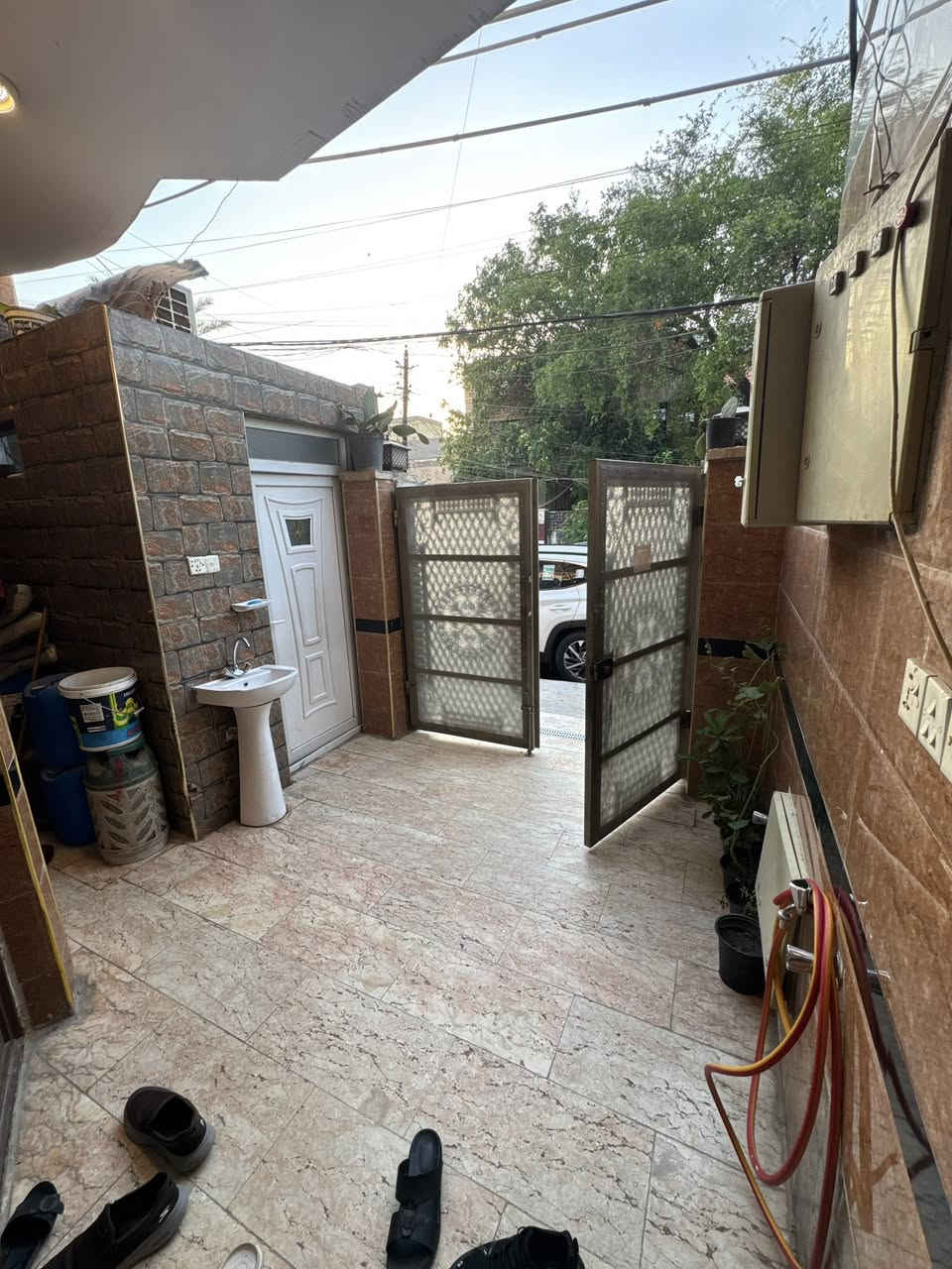 مشتمل للبيع في الطالبية قرب شارع الادارة واقتصاد او خلف شارع دكتور سعد مبارك

المساحه 100 م 
الواجهة 5 م 
النزال 20 م 

يحتوي على اربع غرف نوم واستقبال ومطبخ وخدمات خارجيه وداخلية 

#للاستفسار_مراجعه_مكتب_ارض_الرافدين_للعقار

*********** 
***********
