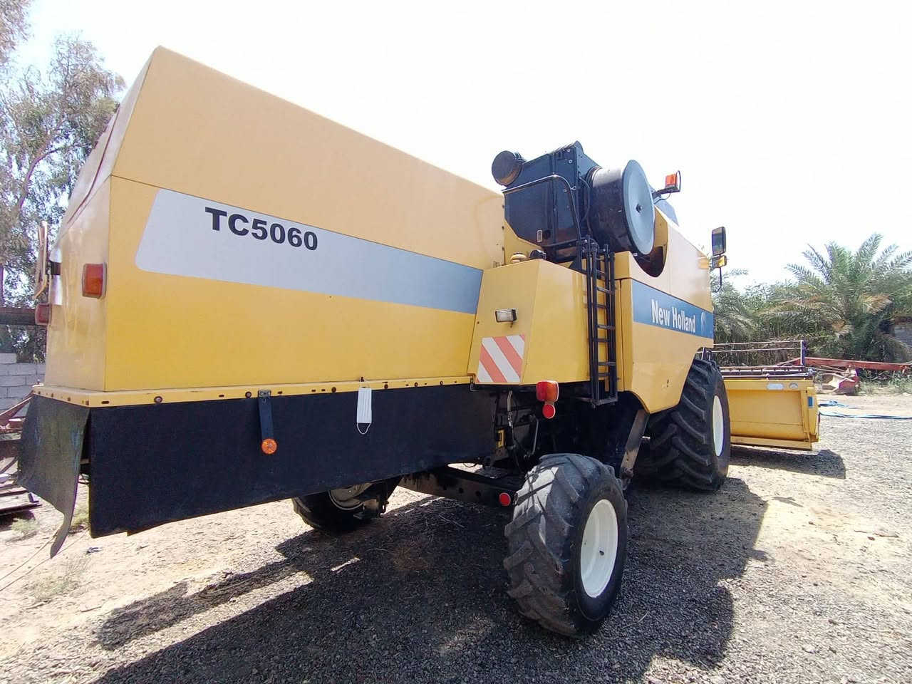 حاصوده للبيع موديل ٢٠١٤ ٥بلم تك درام  هوزن سلايت  رقم اربيل  مكفوله كفاله عامه على وضع الشركه استفسار اكثر اتصال على الرقم ***********  او ***********
