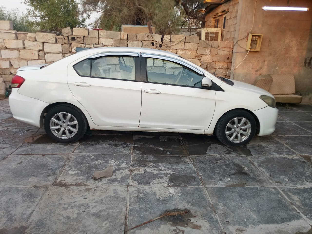 سلام عليكم سيارة كريت ويل م11خصوصي مكفوله محرك وكير وضربه وصبغ وتبريد ثلج مدور ثاني  يوم سنويه ل28 رقم نكليز بغداد لسعر 43 رقم ***********
